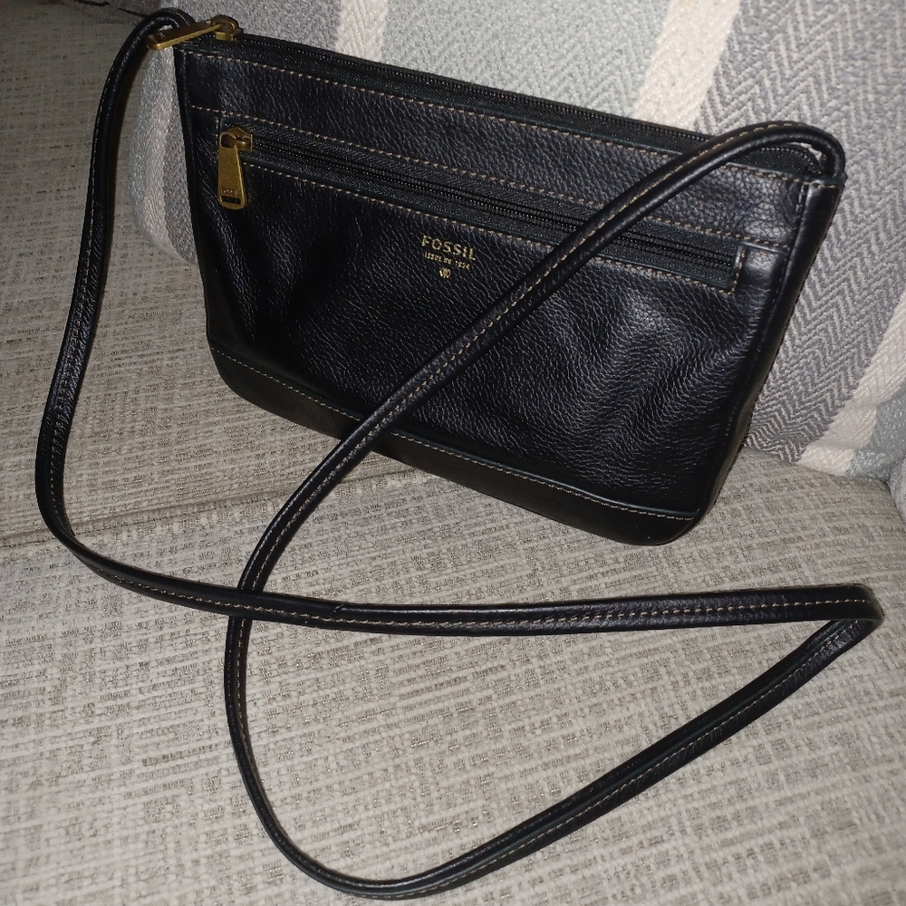 EUC Small Fossil Leather Crossbody
